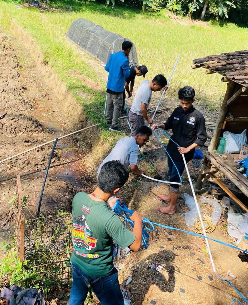 MAHASISWA TEKNIK MESIN UNPAM SERANG MELAKSANAKAN PKM DENGAN TEMA STRATEGI PENGELOLAAN SUMBER AIR UNTUK MENINGKATKAN PRODUKTIVITAS SAWAH TADAH HUJAN